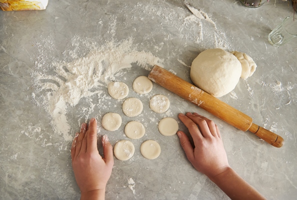 arved round shapes dough and rolling pin 3 4 n the floured table in the kitchen - Монастырская кухня: кабачки с тофу, картофельные вареники с грибами, кукуруза с мёдом (видео)