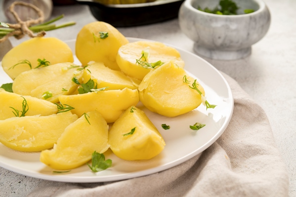 boiled chopped potatoes on white plate - Монастырская кухня: запеканка из картофеля с сельдью, оладьи из овсяных хлопьев