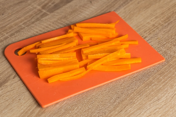 carrots cut into strips on a cutting board - Монастырская кухня: тёплый салат из зелёной фасоли и каша-мешанка (видео)