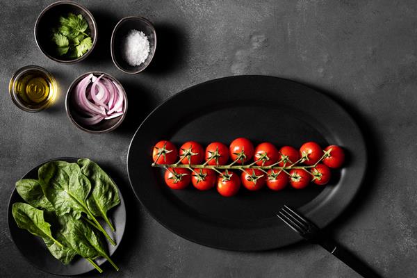 cherry tomatoes and veggies for salad - Фокачча с помидорами и луком