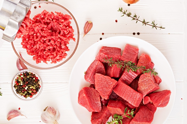 chopped raw meat the process of preparing forcemeat by means of a meat grinder homemade sausage ground beef top view - Котлеты с молочным соусом