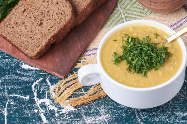 cream soup with herbs and bread toast - Монастырская кухня: чесночная похлёбка, медовые рогалики (видео)