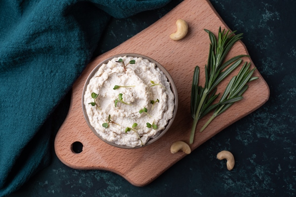 fermented vegan spread bowl with cashew cheese - Винегрет из сырых овощей, постный стол