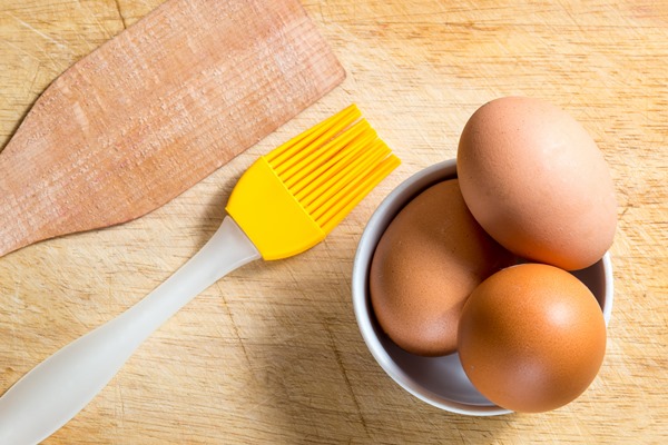 fresh farm eggs on a wooden rustic table with cooking spatula - Кулебяка из дрожжевого теста