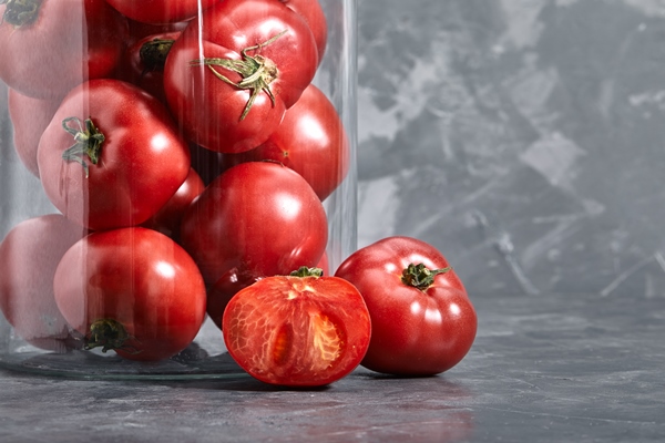 fresh large tomatoes on a gray table whole and sliced tomatoes shot closeup - Томатный суп с зелёной гречкой