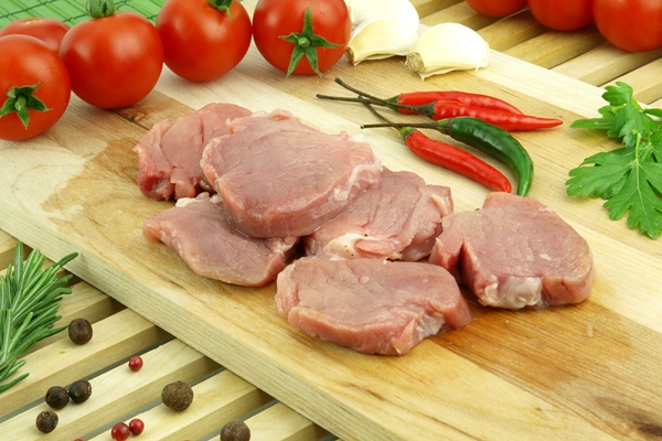 fresh raw meat - Эскалоп с грибами и томатами