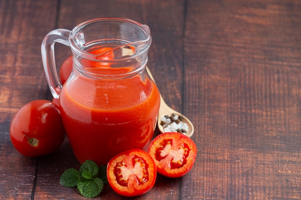 fresh tomato juice ready to serve 1 - Монастырская кухня: печенье на томатном соке, овсяный суп с цветной капустой (видео)