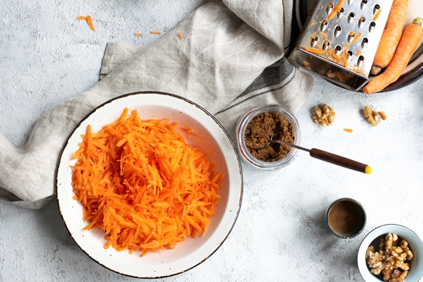 grated carrots in a bowl - Монастырская кухня: вареники с яблоком и изюмом, морковное печенье