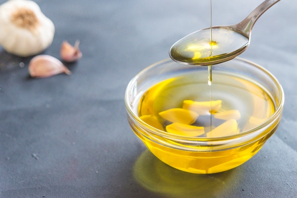 oil of olive and garlic - Грибы маринованные без варки