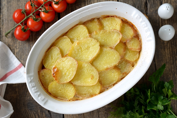 potato casserole with onions sour cream 1 - Монастырская кухня: запеканка из картофеля с сельдью, оладьи из овсяных хлопьев