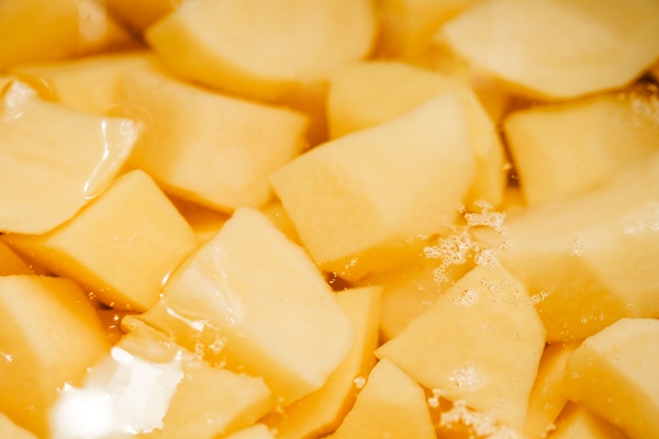 potatoes raw peeled cut into chunks cooked in water - Монастырская кухня: грибной бульон с расстегаями, кулеш
