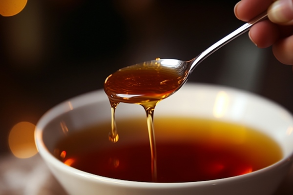 pouring honey in a wooden bowl - Овсянка с хурмой и тыквой без варки
