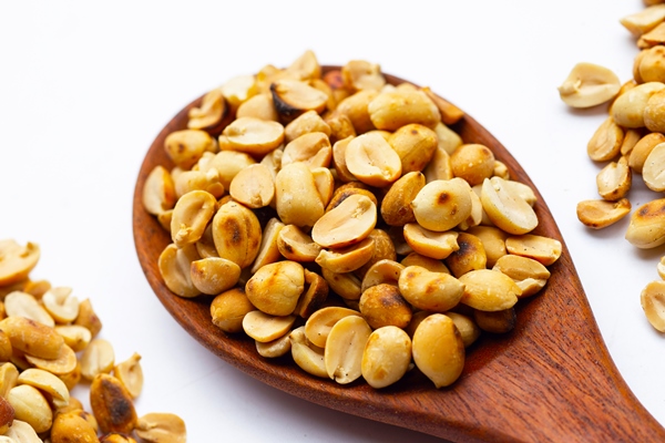 roasted peanuts on white background 1 - Арахисовая паста с мёдом