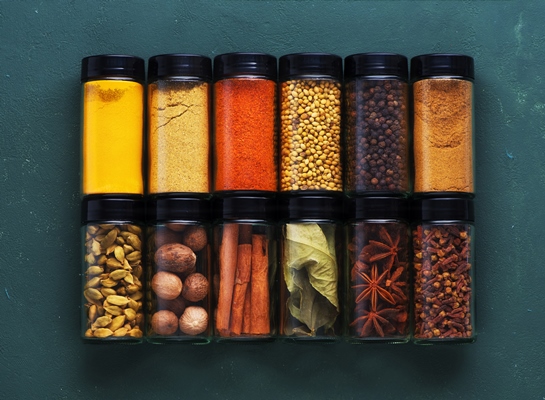 spice background top view seasoning and spicy in glass jars - Котлеты из разностей с маслом