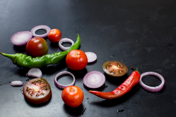 spices and herbs for cooking dinner slised tomato onion salt pepper garlic - Монастырская кухня: овощи в кляре, морковные клёцки