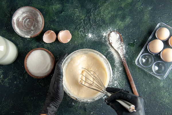 top view female cook mixing up ingredients and making dough on dark surface - Блинный торт с заварным кремом