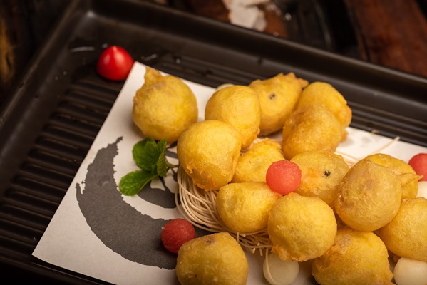 traditional chinese banquet dishes fried glutinous rice balls - Монастырская кухня: пшённые галушки, ореховая тарталетка (видео)