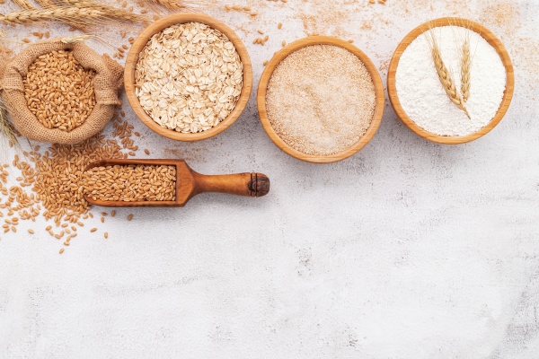 wheat flour in wooden bowl set up on white concrete background - Монастырская кухня: овсяная каша на грибном бульоне, вафли с яблоком