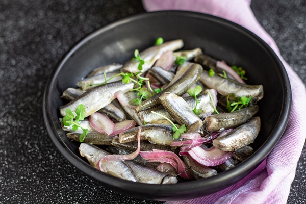 anchovy fish seafood marinated salad appetizer small herring - Рыба под соусом по-грузински