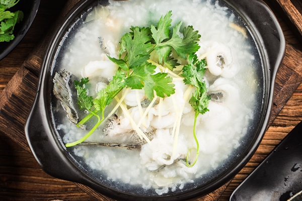 chinese cuisine congee with fish slices casserole - Суп рисовый слизистый на мясном бульоне