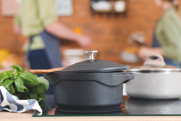 cooking pots on stove in kitchen - Рыба в маринаде "копчёная"