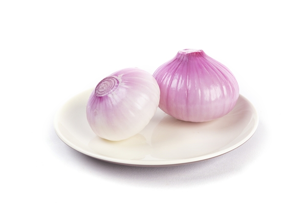 couple of onion on a white plate isolated - Постные луковые лепёшки