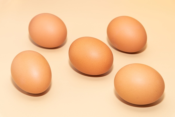 five brown eggs - Пао-де-Деус