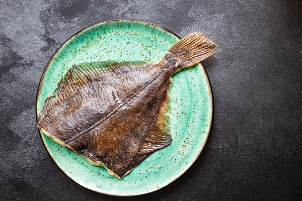 flounder fish raw product cooking ingredient snack trend - Камбала жареная