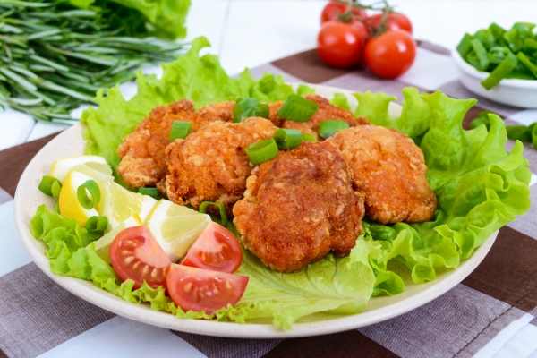 fried caviar of river fish with lettuce leaves cherry tomatoes on a light background a dietary dish healthy eating - Жареная икра щуки со спаржей