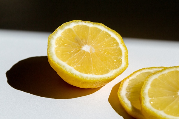 half a lemon with slices white background - Чечевичный суп "Мерджимек Чорбасы"