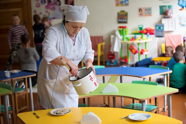 nurse kindergarten - Особенности питания детей