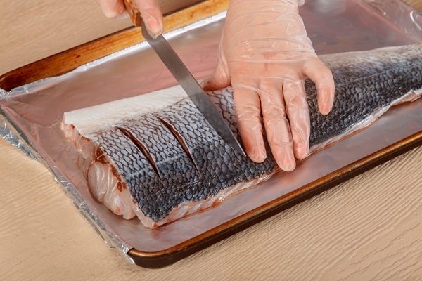 raw trouts fish the cuts on fish for baking - Рыба в маринаде "копчёная"