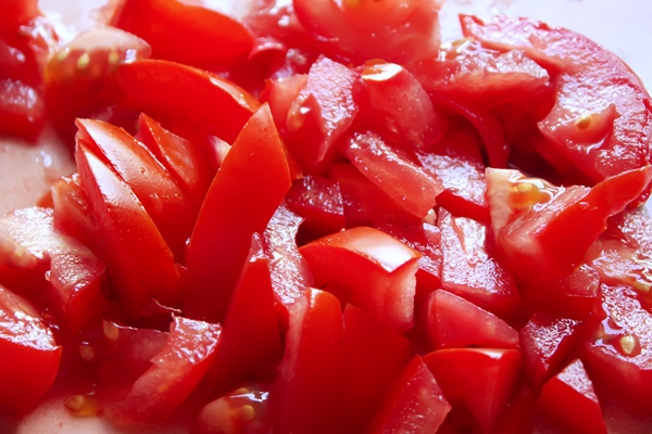 salad of ripe red juicy tomatoes in a plate close up - Буглама из рыбы