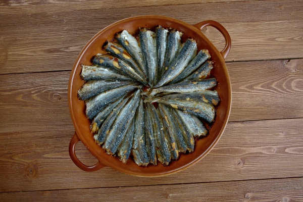 sardalya european pilchard sardina roast in pan turkish cuisine - Салака в крахмальной панировке