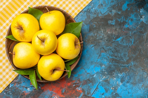 top view sweet fresh apples inside plate on blue background - Суфле морковно-яблочное, паровое