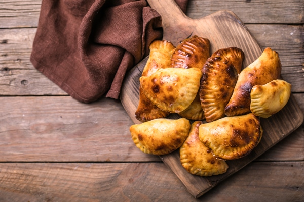 traditional argentine empanadas stuffed with meat - Фанеска