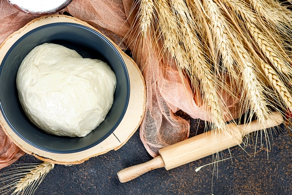 yeast dough and ingredients - Пирог с икрой
