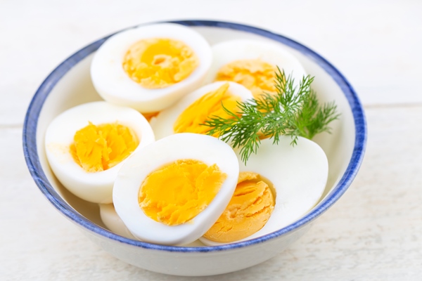 boiled sliced egg food photo 1 - Пирожки с рисом и снытью