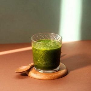 high angle green smoothie glass - Ужин из сныти