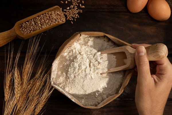 ingredient bag full of flour 2 - Пирожки с черемшой и яйцом