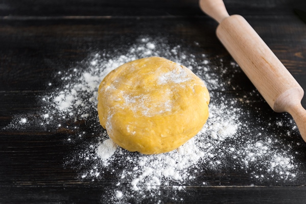 preparation of dough for traditional ravioli - Пельмени с грибами по-монастырски