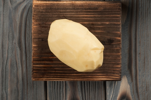 raw yellow potato on kitchen wooden board fresh whole peeled potato traditional cuisine flat lay view healthy food - Лепешка из лебеды, крапивы и картофеля