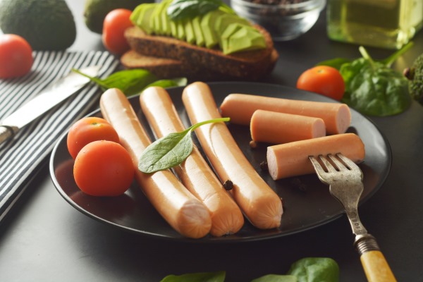 raw chicken hot dog sausages breakfast - Весёлые сосиски