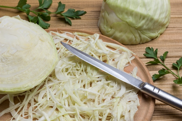 sliced cabbage knife on cutting board half cabbage head fresh vegan food close up - Постные ленивые голубцы с грибами и рисом