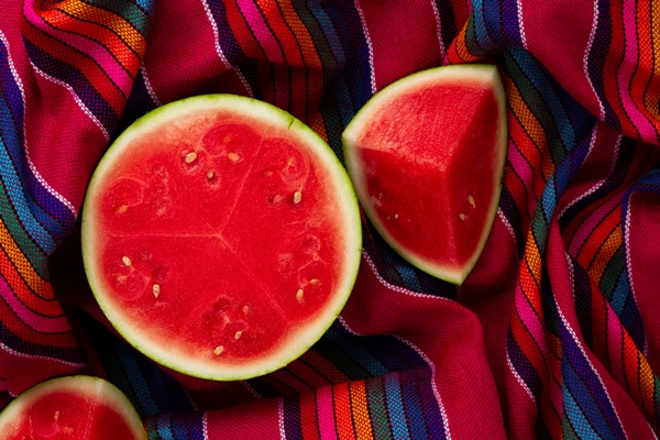top view sliced watermelon on fabric - Солёный арбуз