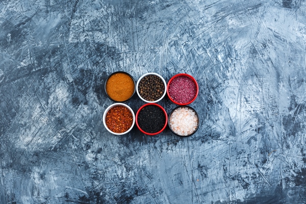top view assorted spices in small bowls on grey plaster background horizontal - Лимонная закуска