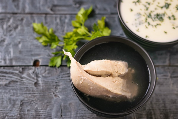 boiled chicken breast and cream cauliflower soup on a black wooden table - Окрошка на кефире с минеральной водой