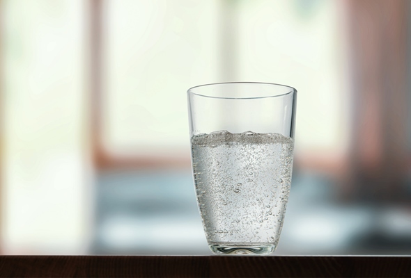 glass with water on the table - Окрошка на кефире с минеральной водой
