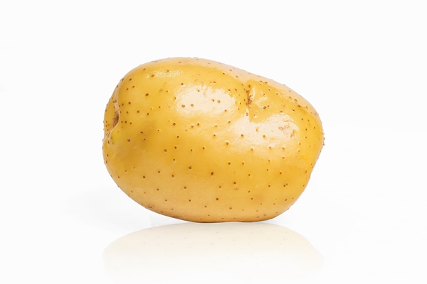 potato on white background - Окрошка с колбасой на квасе
