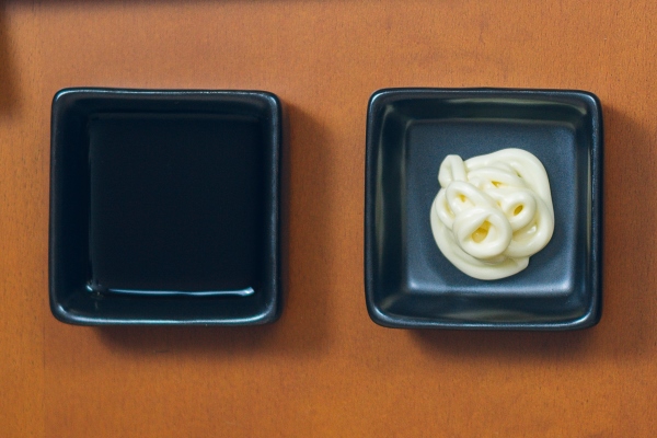 top view of saucers with wasabi mayonnaise and soy sauce ready to eat sushi - Рыбные шашлыки с постным яблочным соусом